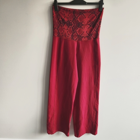 Lululemon Stillness Red Pants Wide Baggy Joggers Sweats Roll Down Waist Size 8 - Picture 3 of 16